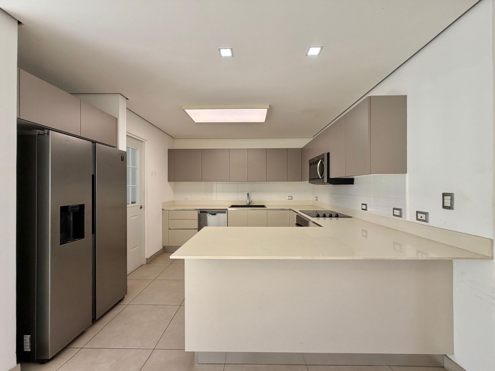 Casa amplia con linea blanca