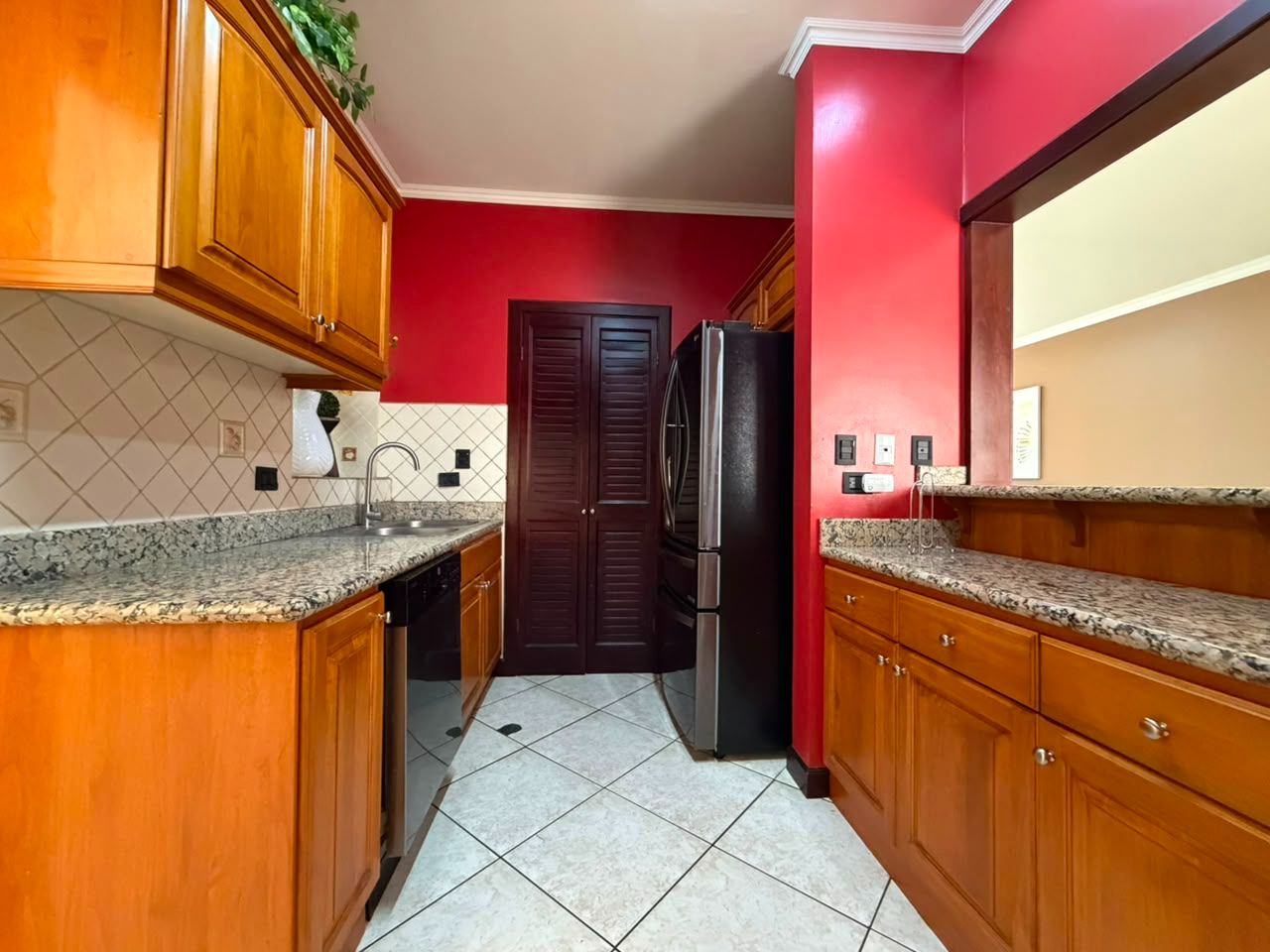 Casa totalmente Amoblada con 3 niveles y cuarto de servicio - Foto 6