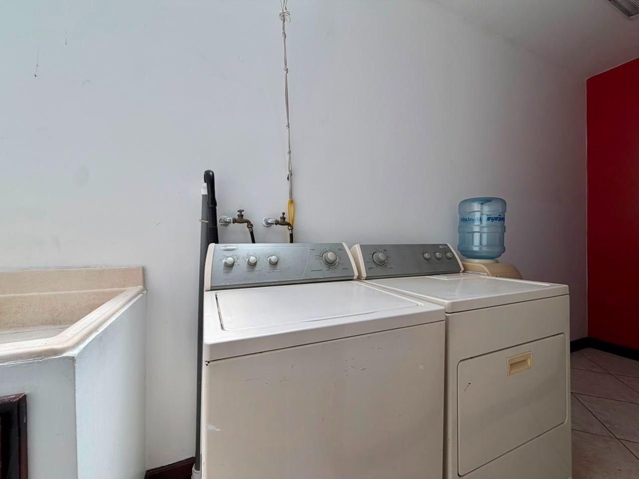 Casa totalmente Amoblada con 3 niveles y cuarto de servicio - Foto 21