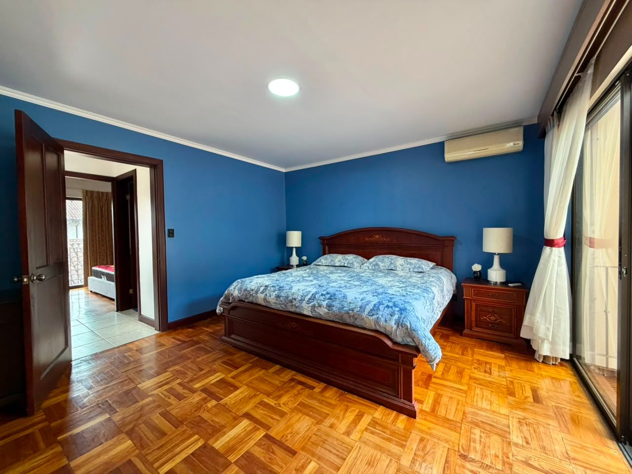 Casa totalmente Amoblada con 3 niveles y cuarto de servicio - Foto 11