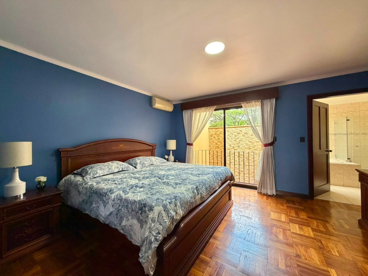 Casa totalmente Amoblada con 3 niveles y cuarto de servicio - Foto 12