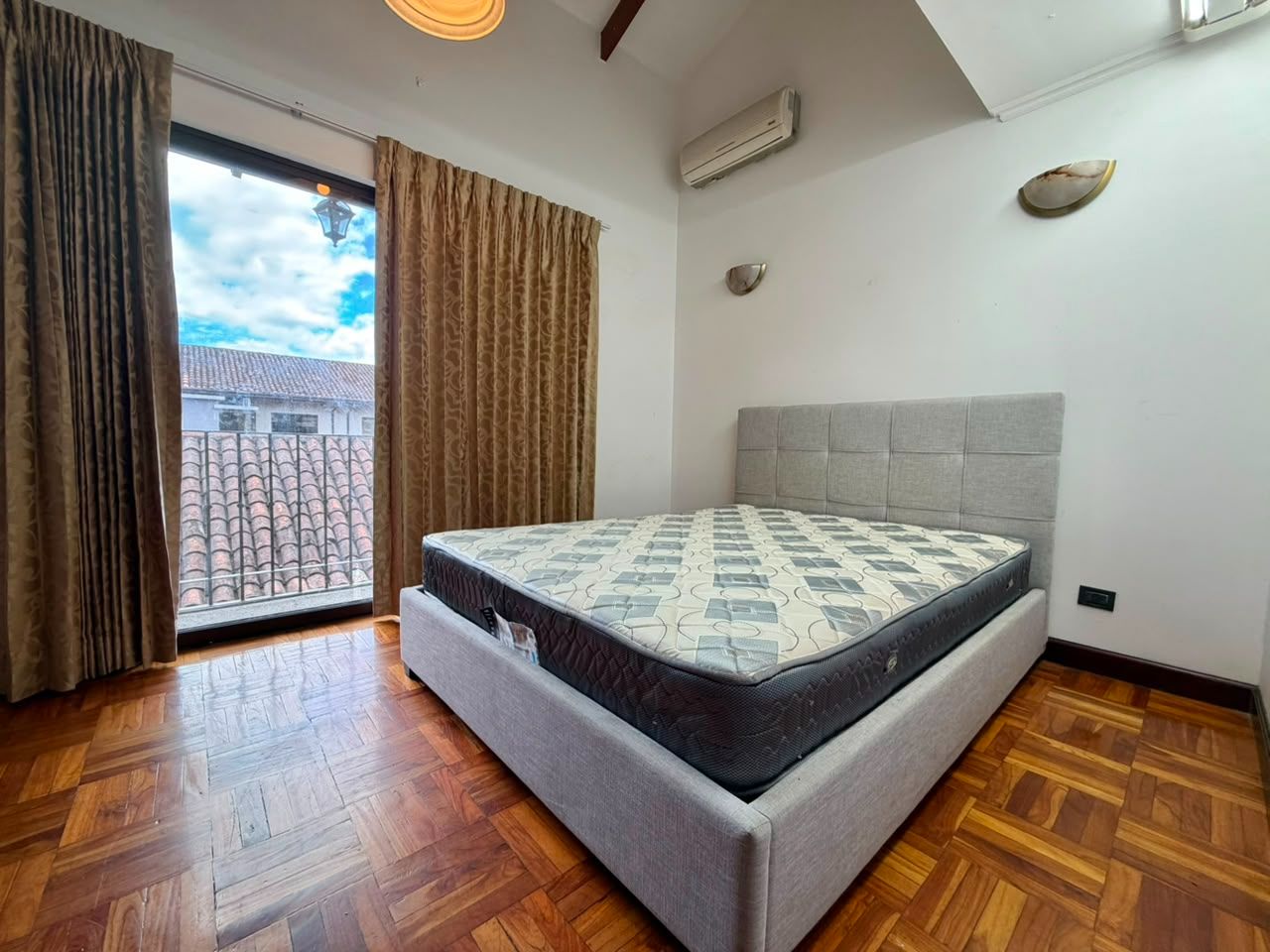 Casa totalmente Amoblada con 3 niveles y cuarto de servicio - Foto 14