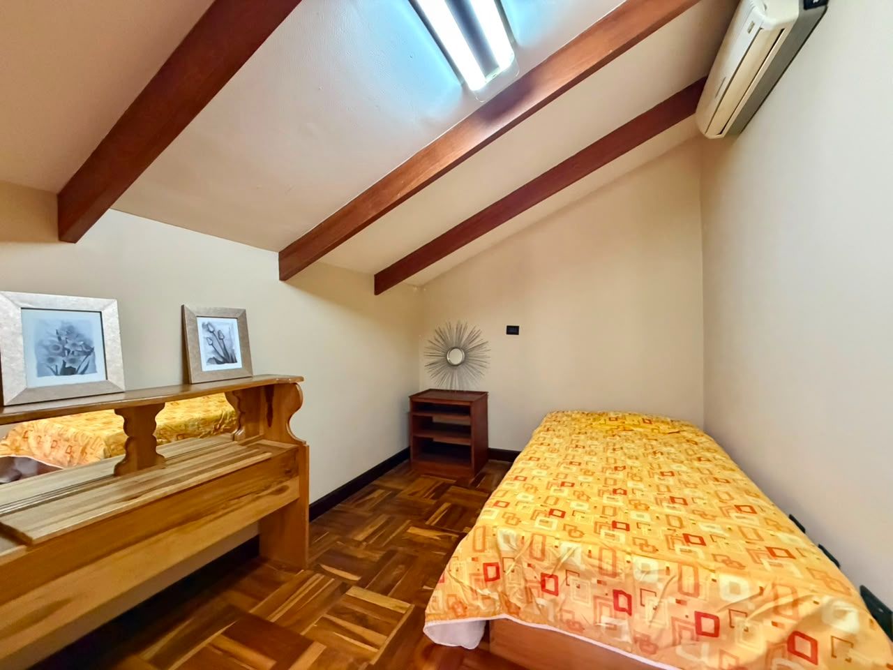 Casa totalmente Amoblada con 3 niveles y cuarto de servicio - Foto 17