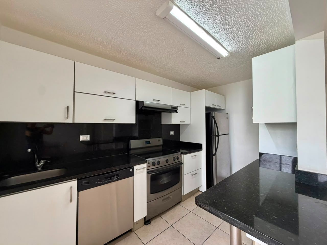 Apartamento completamente remodelado y amoblado - Foto 7