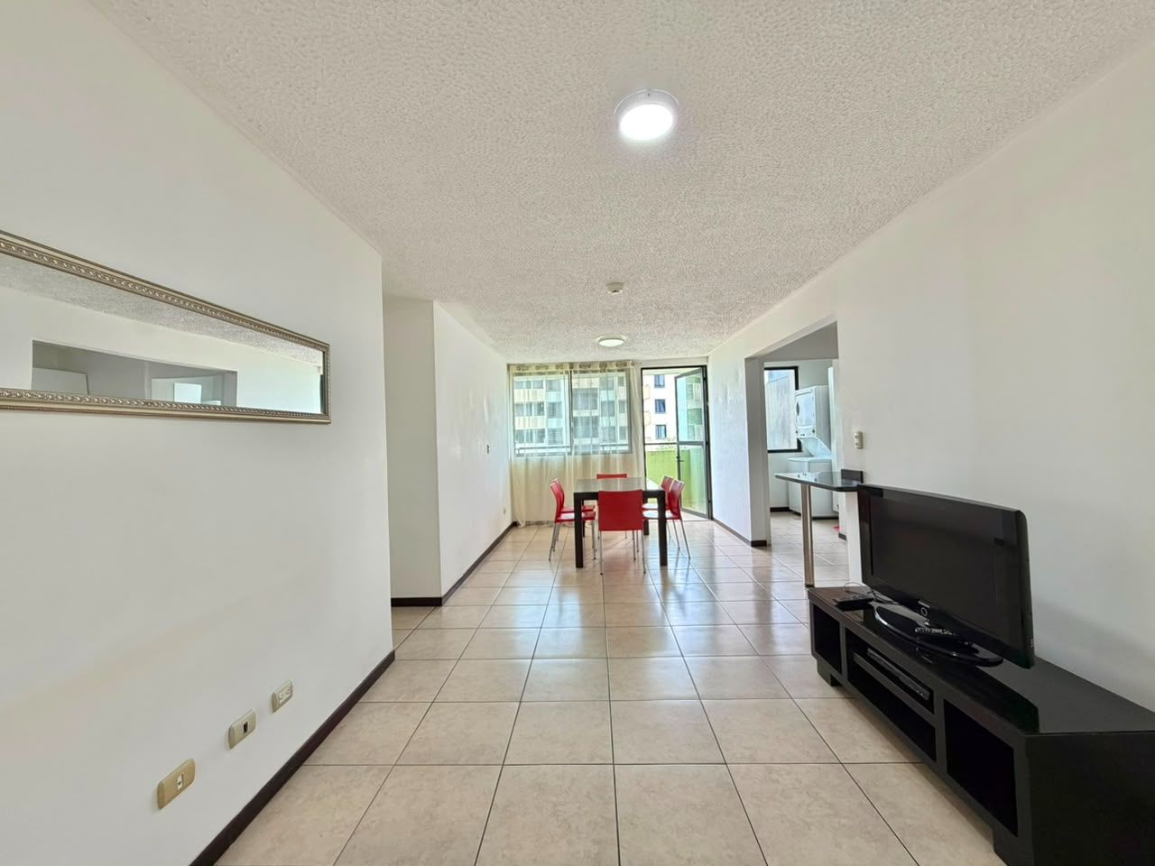 Apartamento completamente remodelado y amoblado - Foto 4