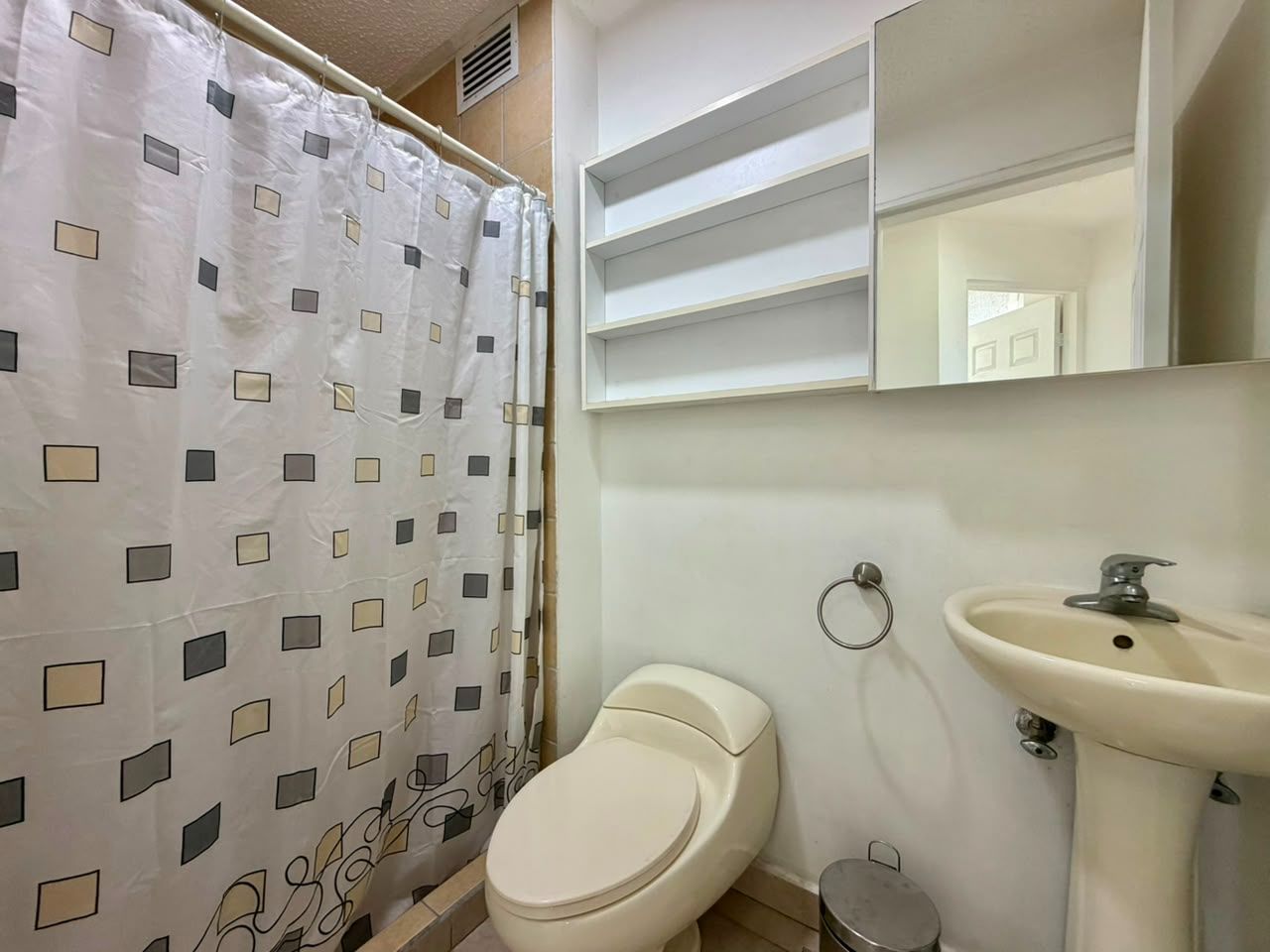 Apartamento completamente remodelado y amoblado - Foto 9