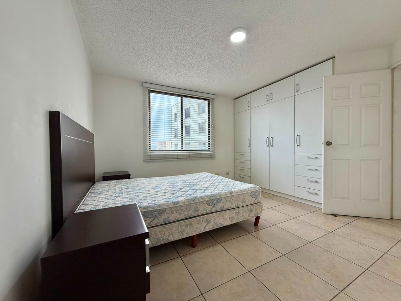 Apartamento completamente remodelado y amoblado - Foto 13