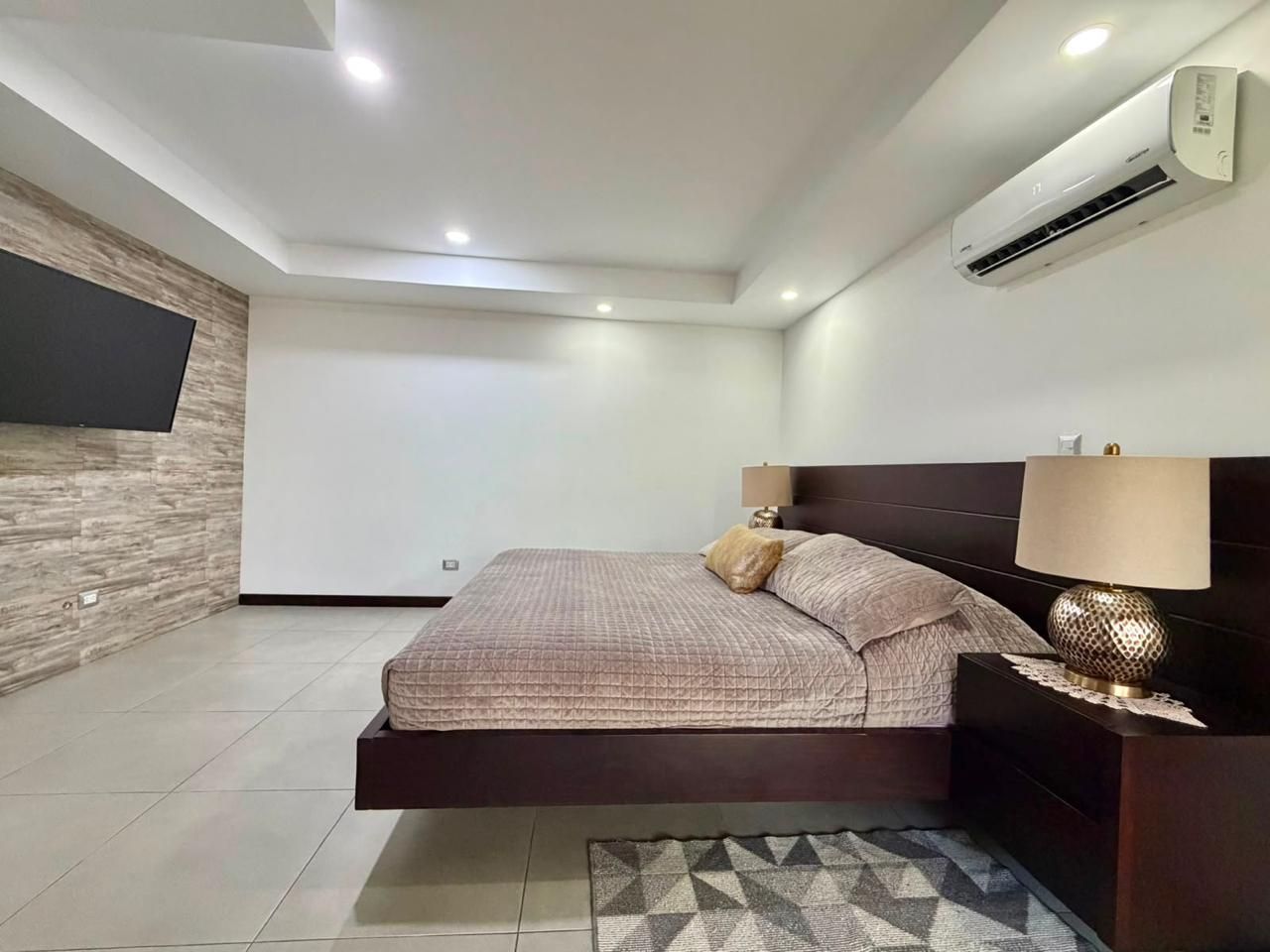 Casa moderna con muebles en alquiler en Santa Ana - Foto 8