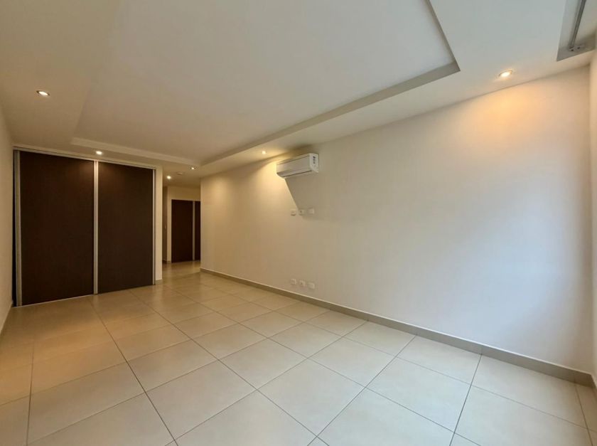 Apartaestudio con Línea Blanca en Alquiler en Santa Ana